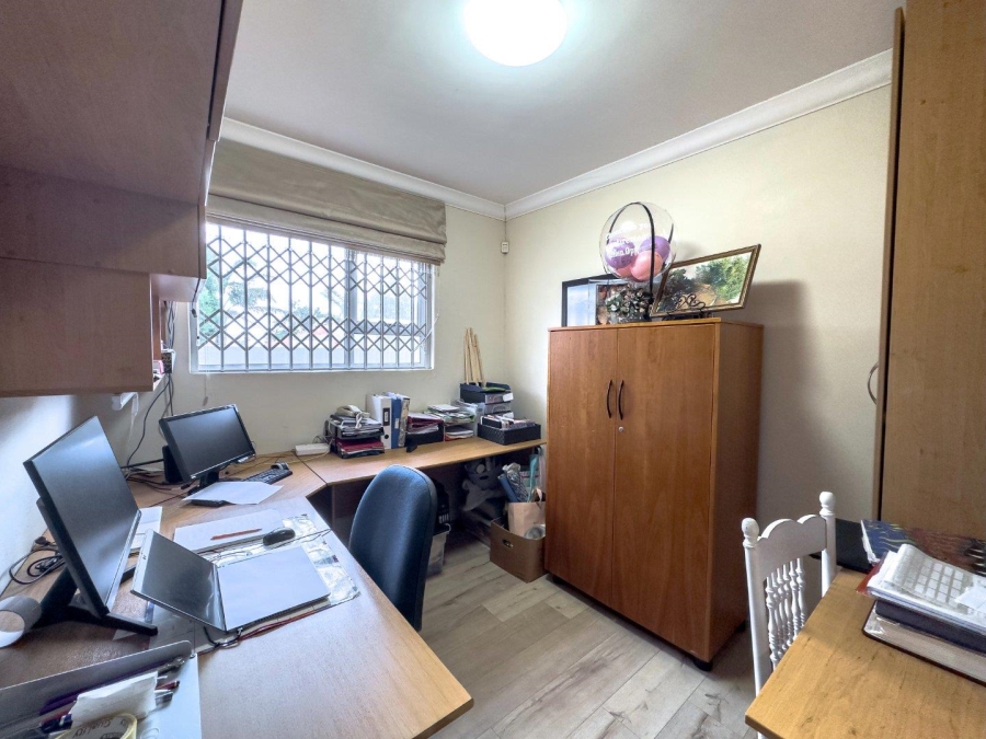 To Let 3 Bedroom Property for Rent in Van Riebeeckshof Western Cape